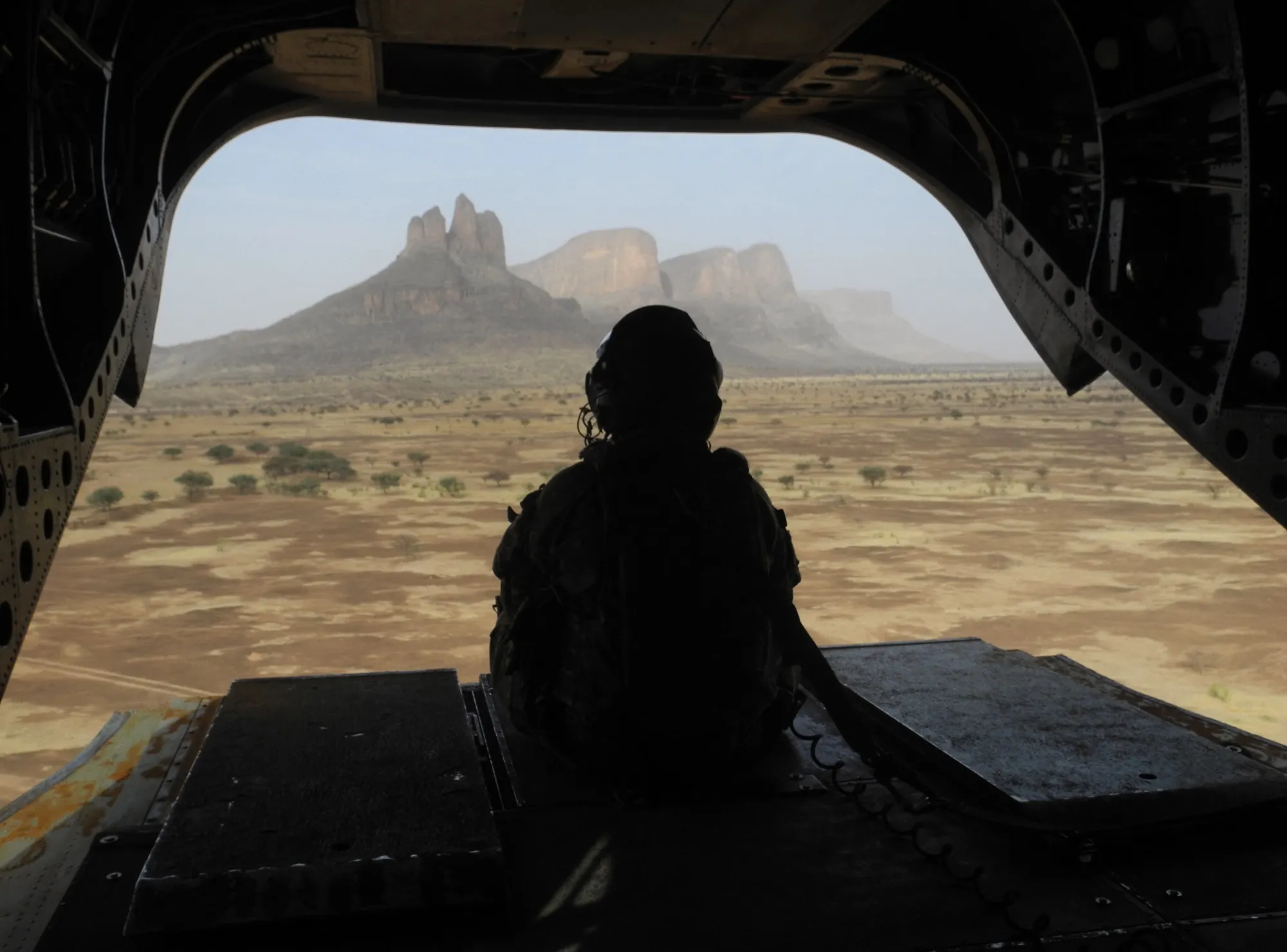 A British soldier leaves aboard a Chinook helicopter in Mali's Gourma region.&nbsp;