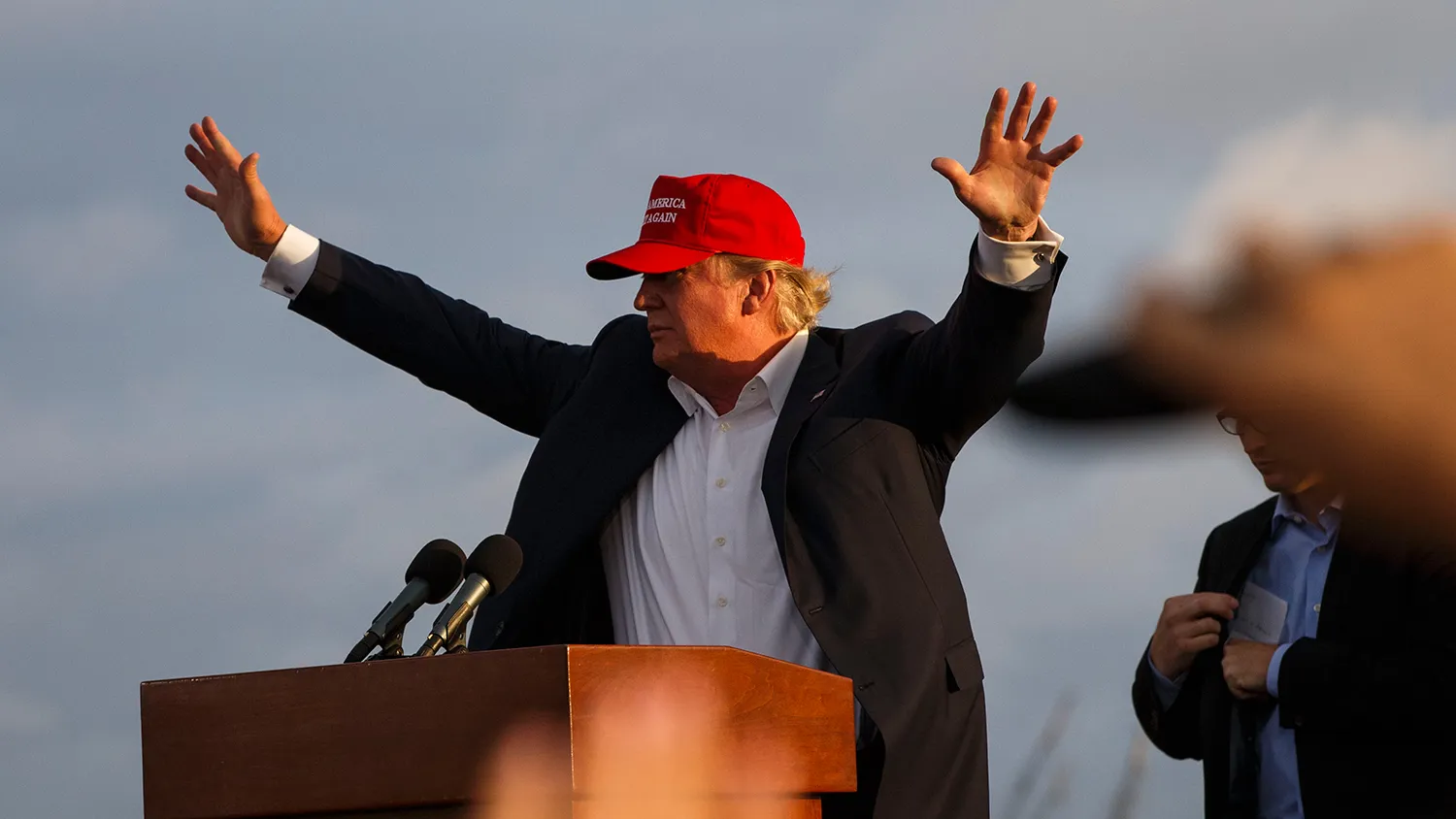 Donald Trump, president and chief executive officer of Trump Organization Inc. and 2016 Republican presidential candidate, waves to the crowd during a rally aboard the Battleship USS Iowa in San Pedro, California, U.S., on Tuesday, Sept. 15, 2015.
