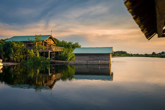 Remote Workers Flee to $70,000-a-Month Resorts While Awaiting Vaccines