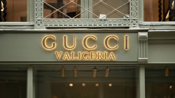 Watch Gucci Sales Fall Amid Amid Turnaround Efforts - Bloomberg