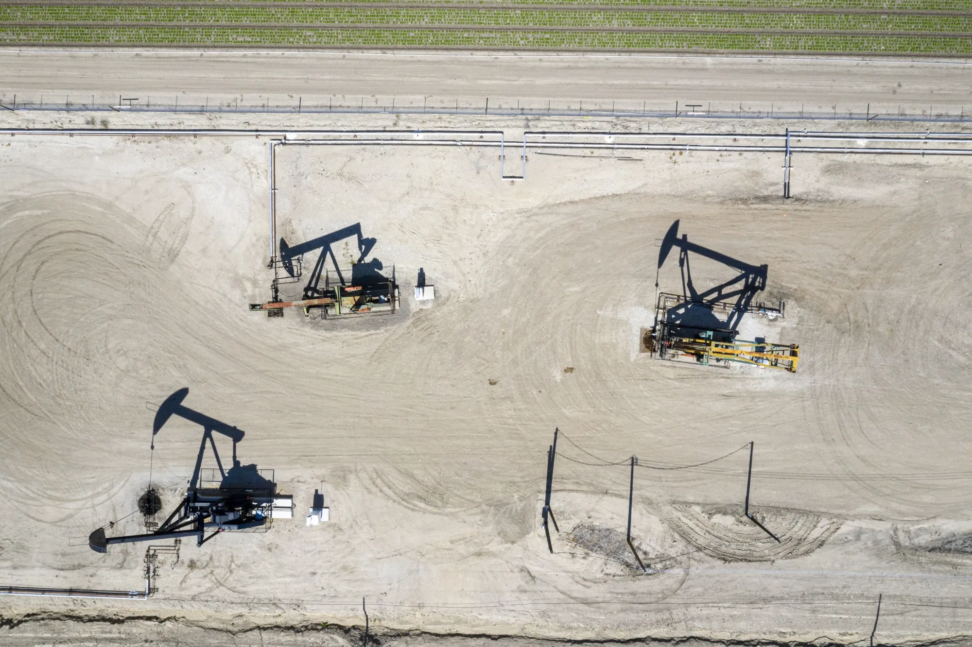 Oil Rises With Demand Optimism Offsetting Virus Concerns