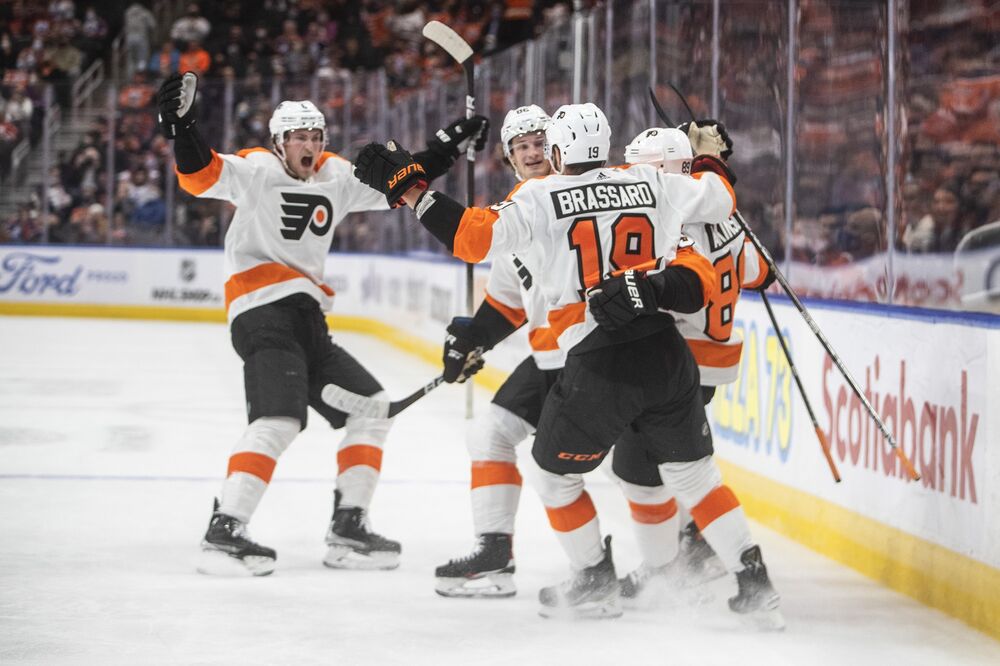 Flyers Score Twice In 3rd Win 5 3 To Hand Oilers 1st Loss Bloomberg