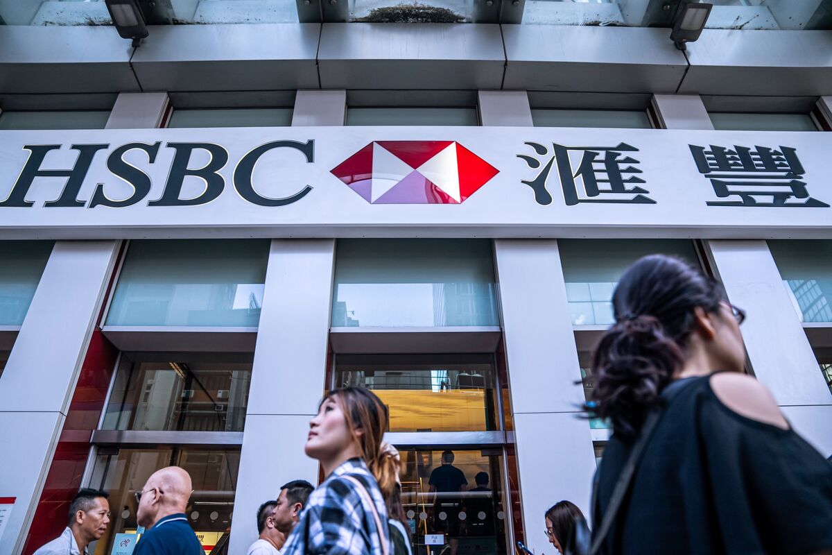 HSBC, Standard Chartered Tested by Geopolitical Woes as Valuations Climb -  Bloomberg
