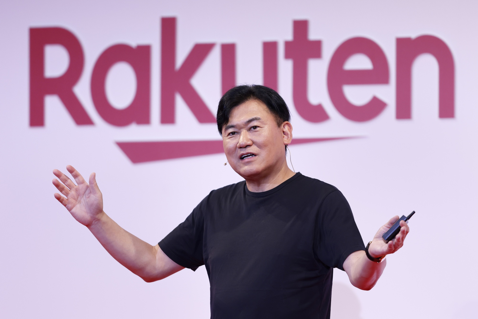 Japan's Rakuten Is Struggling to Crack the Mobile Market. Time to