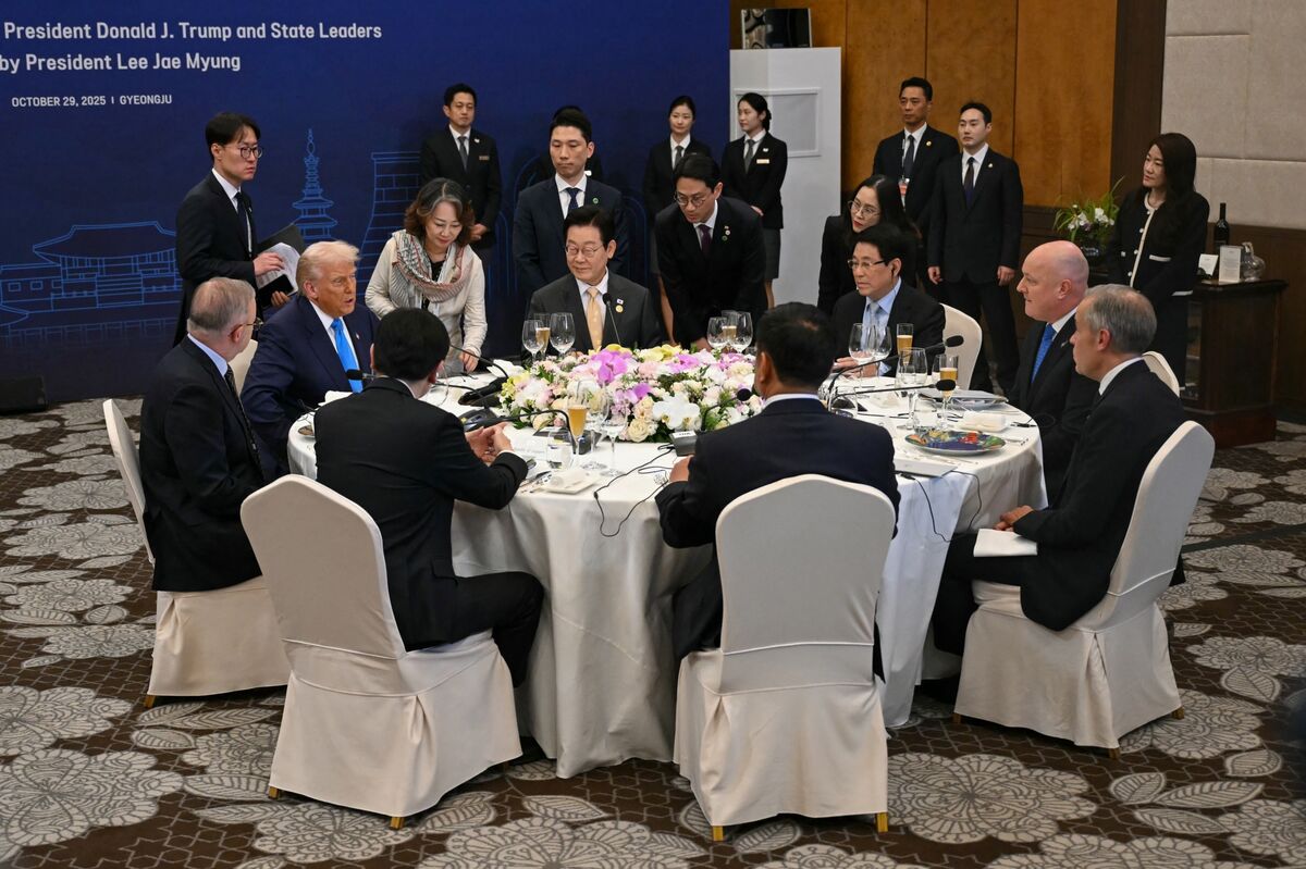 Trump Dines With Carney Despite Anger Over Tariff Commercial