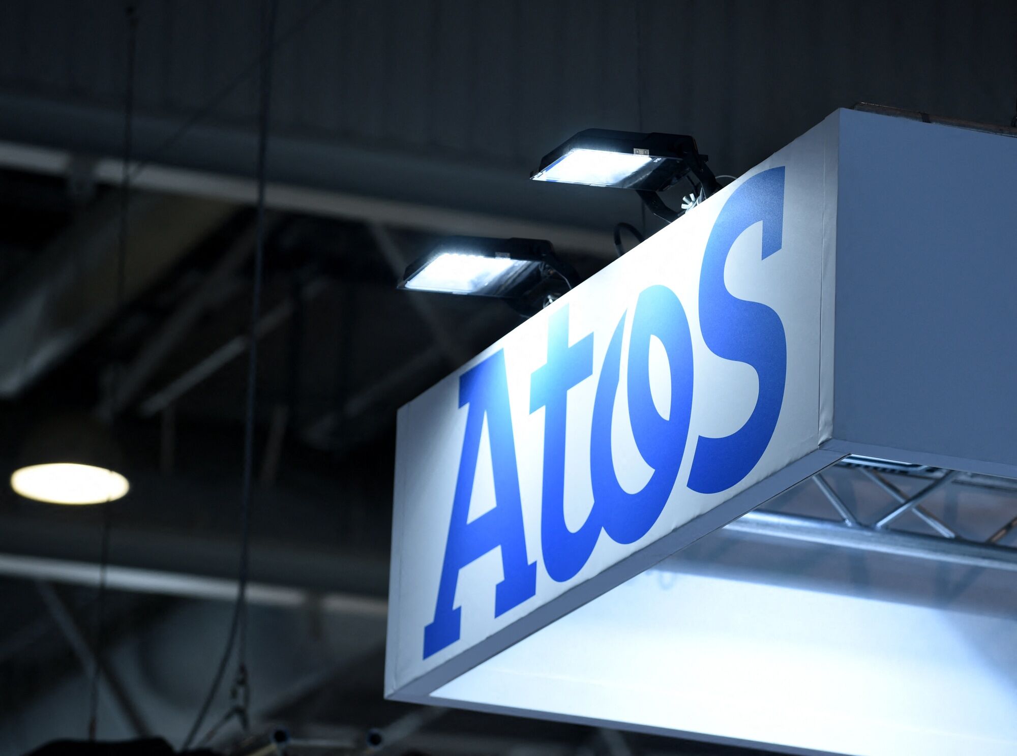 Atos Seeks New Funds, Plans to Cut Debt - Bloomberg