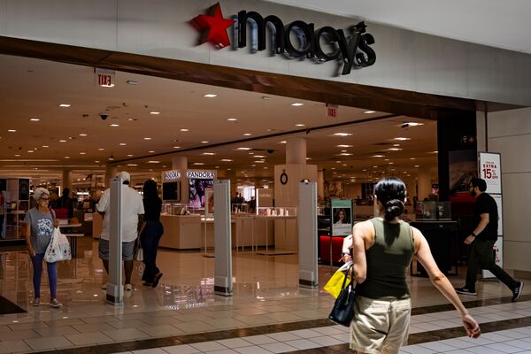 Macy's Stores Ahead Of Earnings Figures
