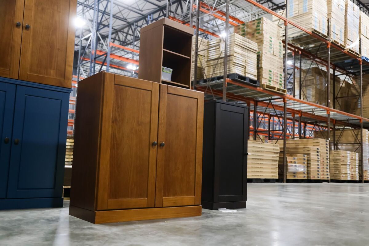 Trump’s Lumber Tariffs Take Hold, Threatening to Hike Home Costs Trump’s Lumber Tariffs Take Hold, Threatening to Hike Home Costs