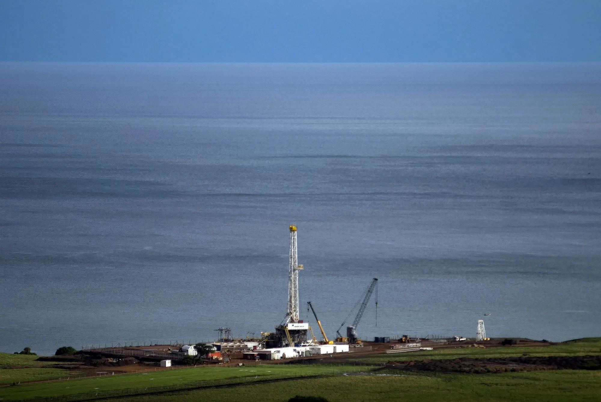 An oil exploration tower&nbsp;on the shore of Lake Albert.&nbsp;