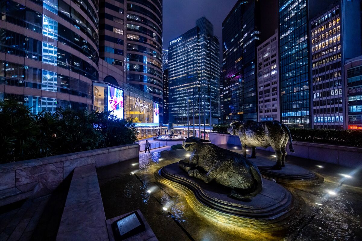 Chinese Stocks in Hong Kong Near Bear Market After Holiday