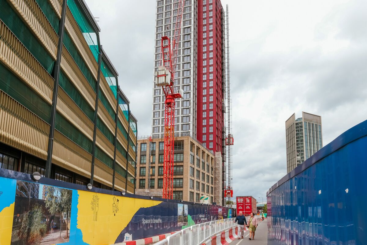 bloomberg.com - Meg Short - London Developer Halts Major Project as Housing Viability Hits Crisis Point