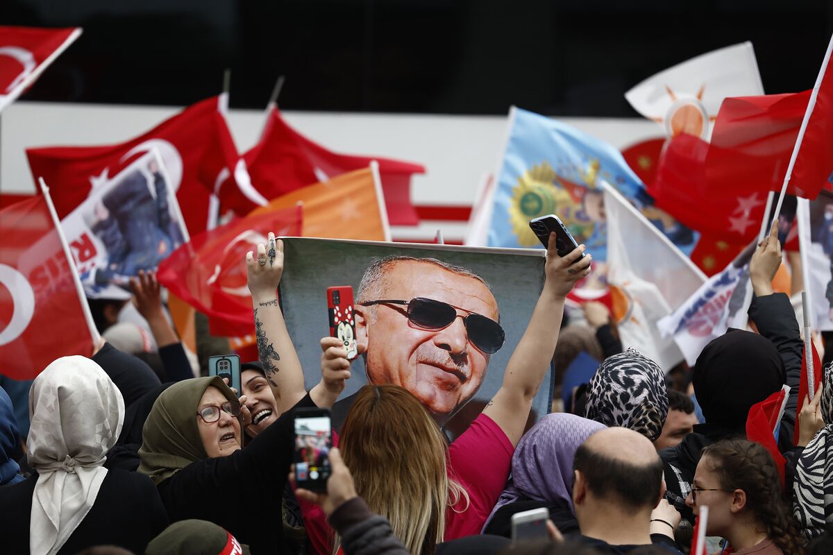 Erdogan Seals Election Victory in Turkey to Defy Naysayers