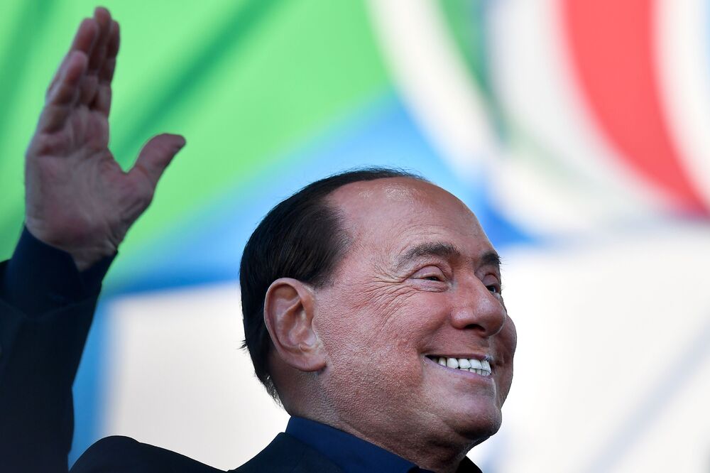 Former Italian Premier Silvio Berlusconi Hospitalized With Covid 19 Bloomberg