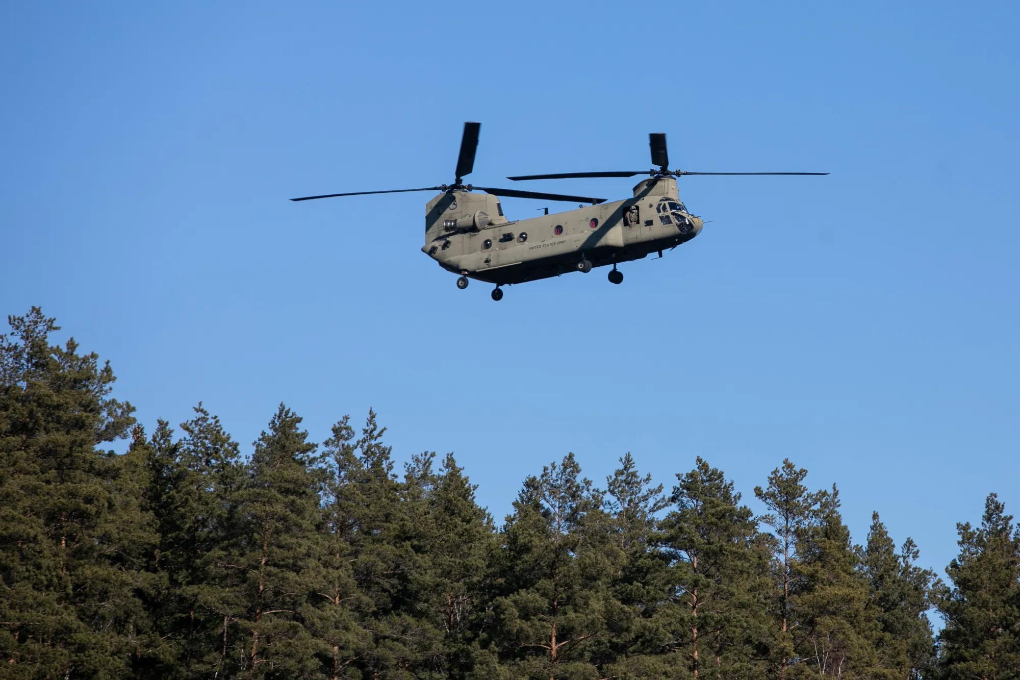 US army Chinook helicopter
