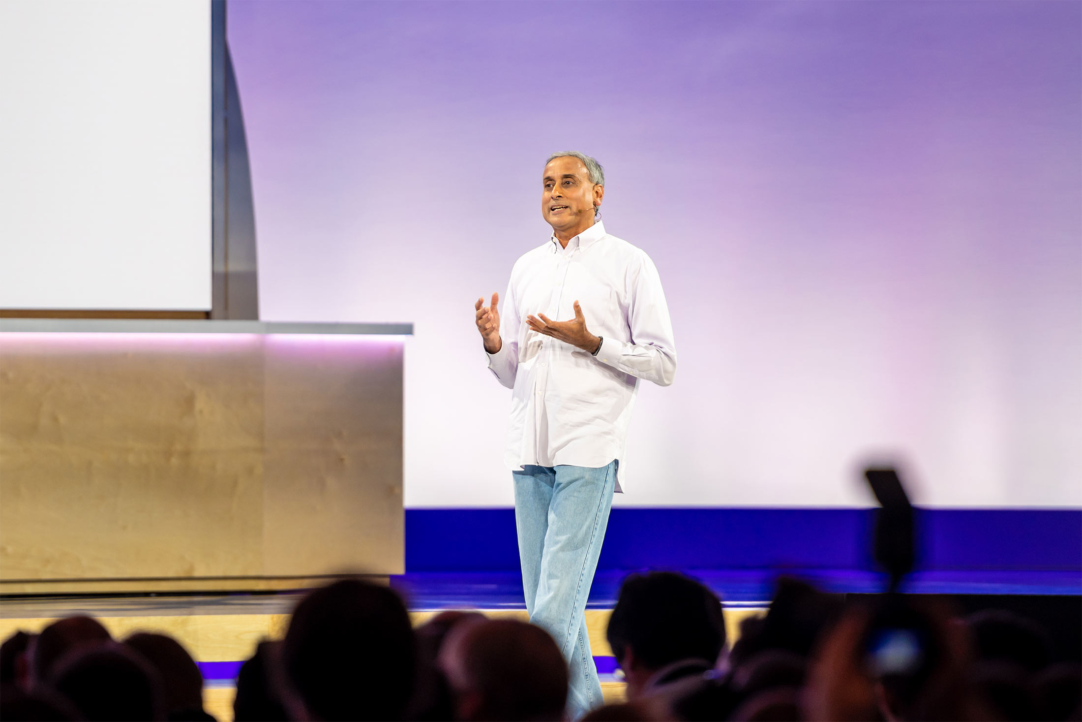 Google Ad Chief Ramaswamy Exits; Search, AI Veteran Replaces Him ...