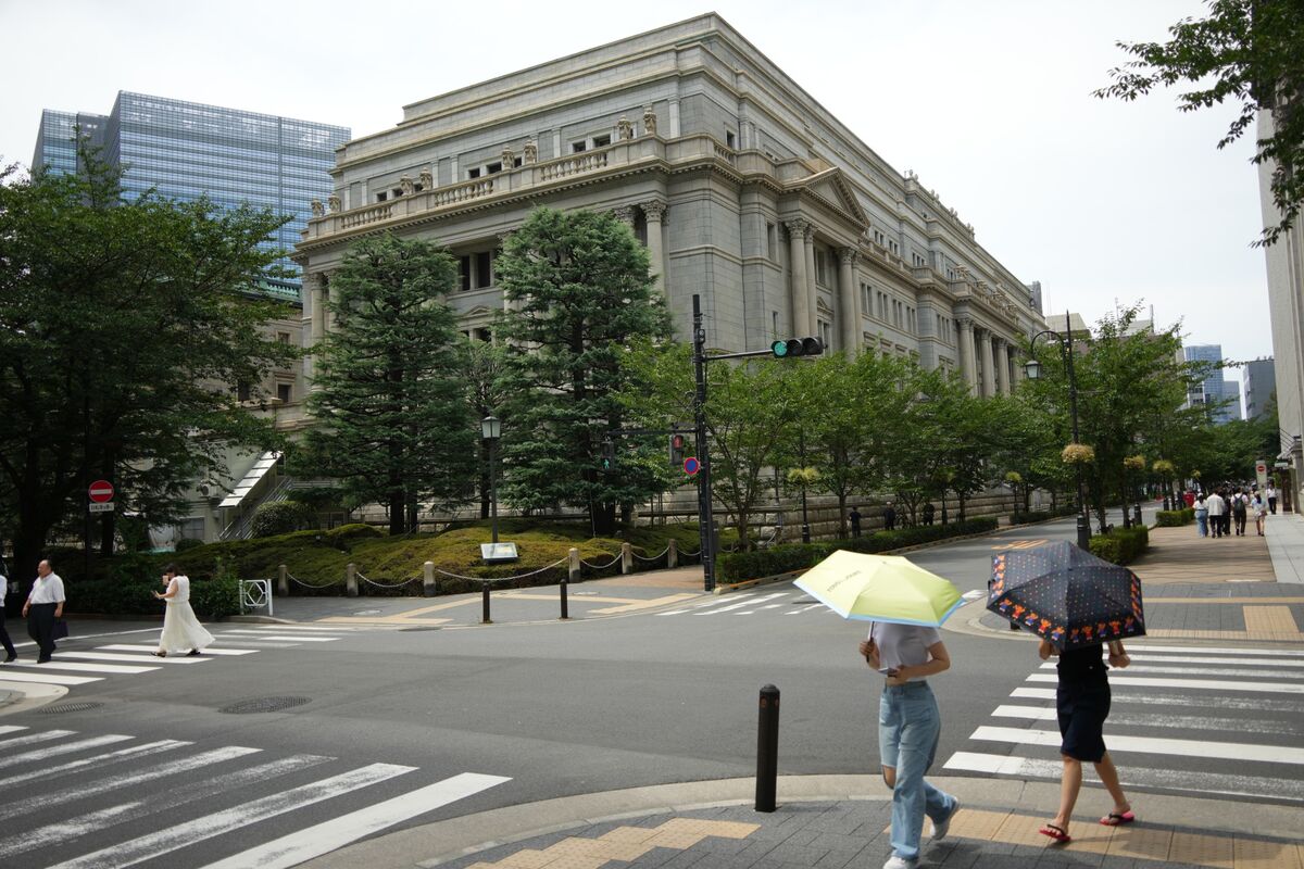 Japan’s 20-Year Bond Auction Faces Test as Global Yields Surge