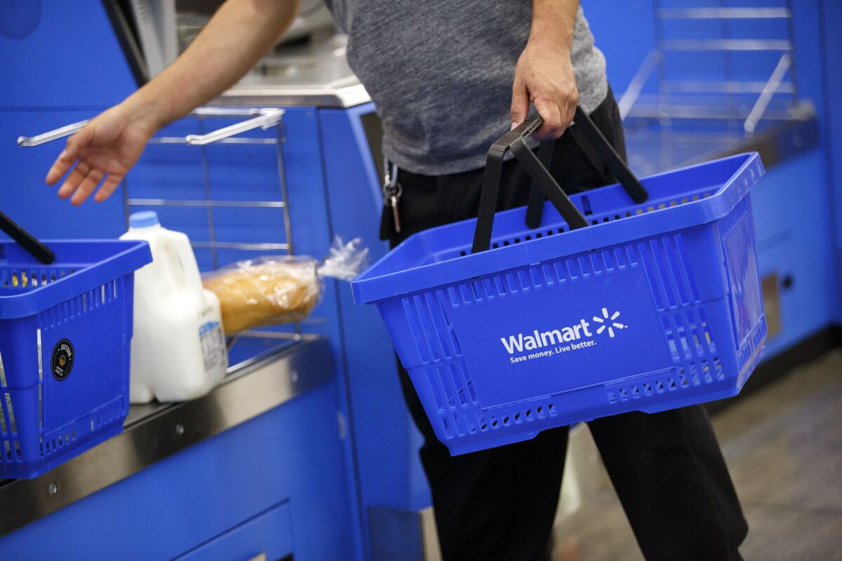 bloomberg.com - Jaewon Kang - Walmart to Offer Apple Pay in Push for Contactless Payments
