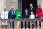 Queen Elizabeth II joins the Royal Family&nbsp;on the balcony during the Platinum Jubilee Pageant on June 5.
