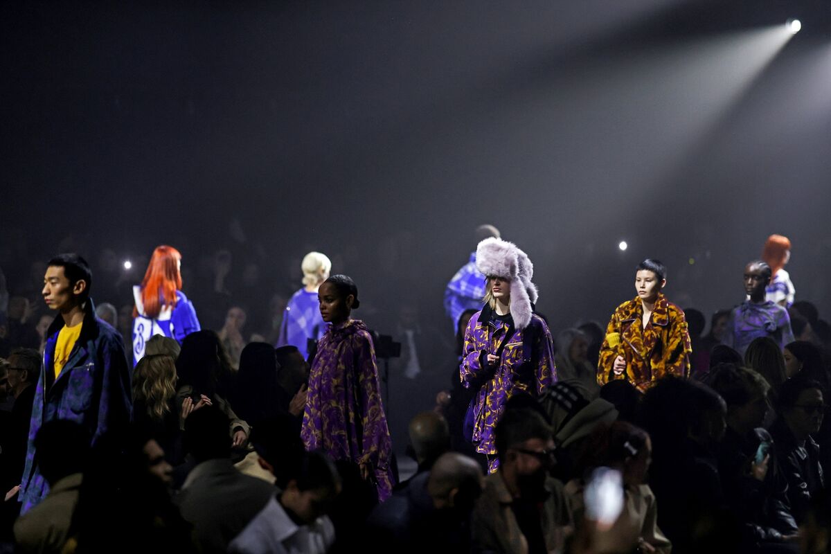 Burberry Woes Pile Up for New American CEO - Bloomberg