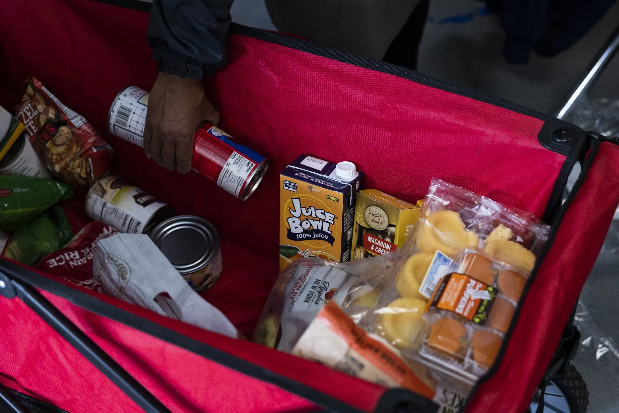 Hunger in America: Inflation's Driving Up Need For Food Banks - Bloomberg, image size:2000x1334