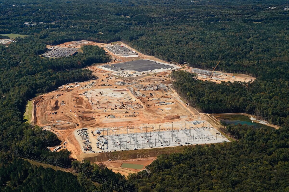 Georgia’s Kemp Rips Democrat’s ‘Insane’ Bid to Halt Data Centers