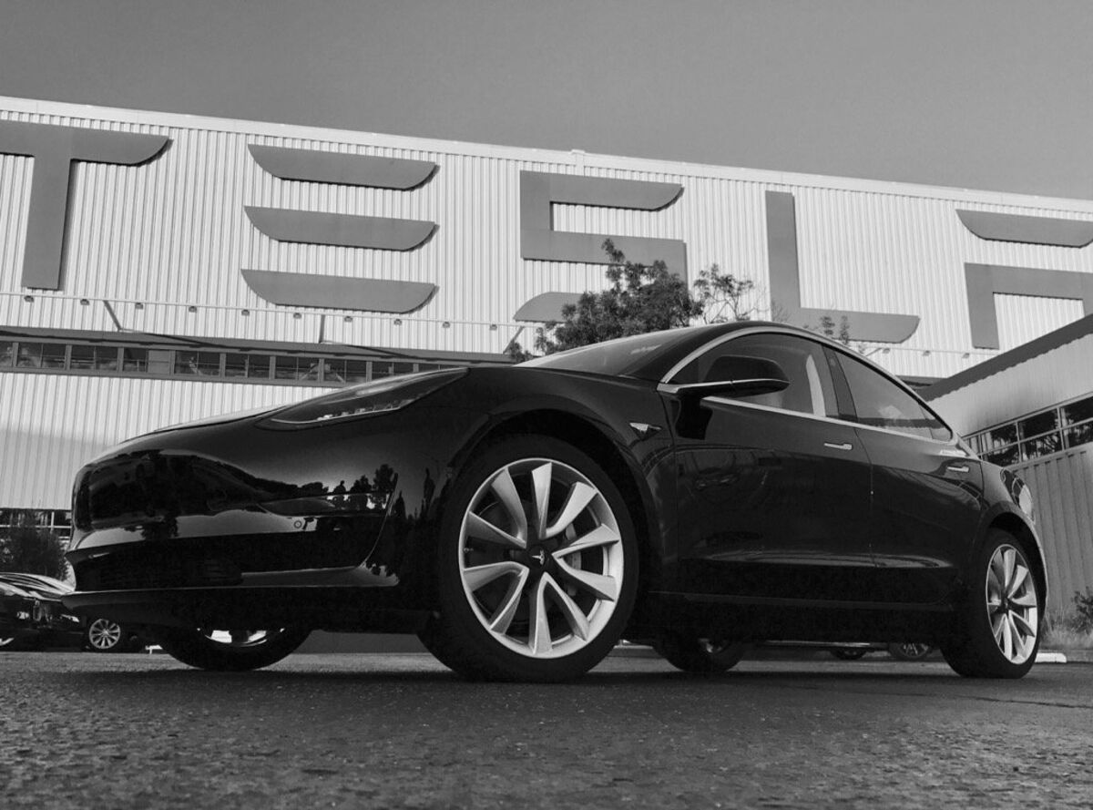 Delivery Day Is Here for Tesla's Model 3 - Bloomberg