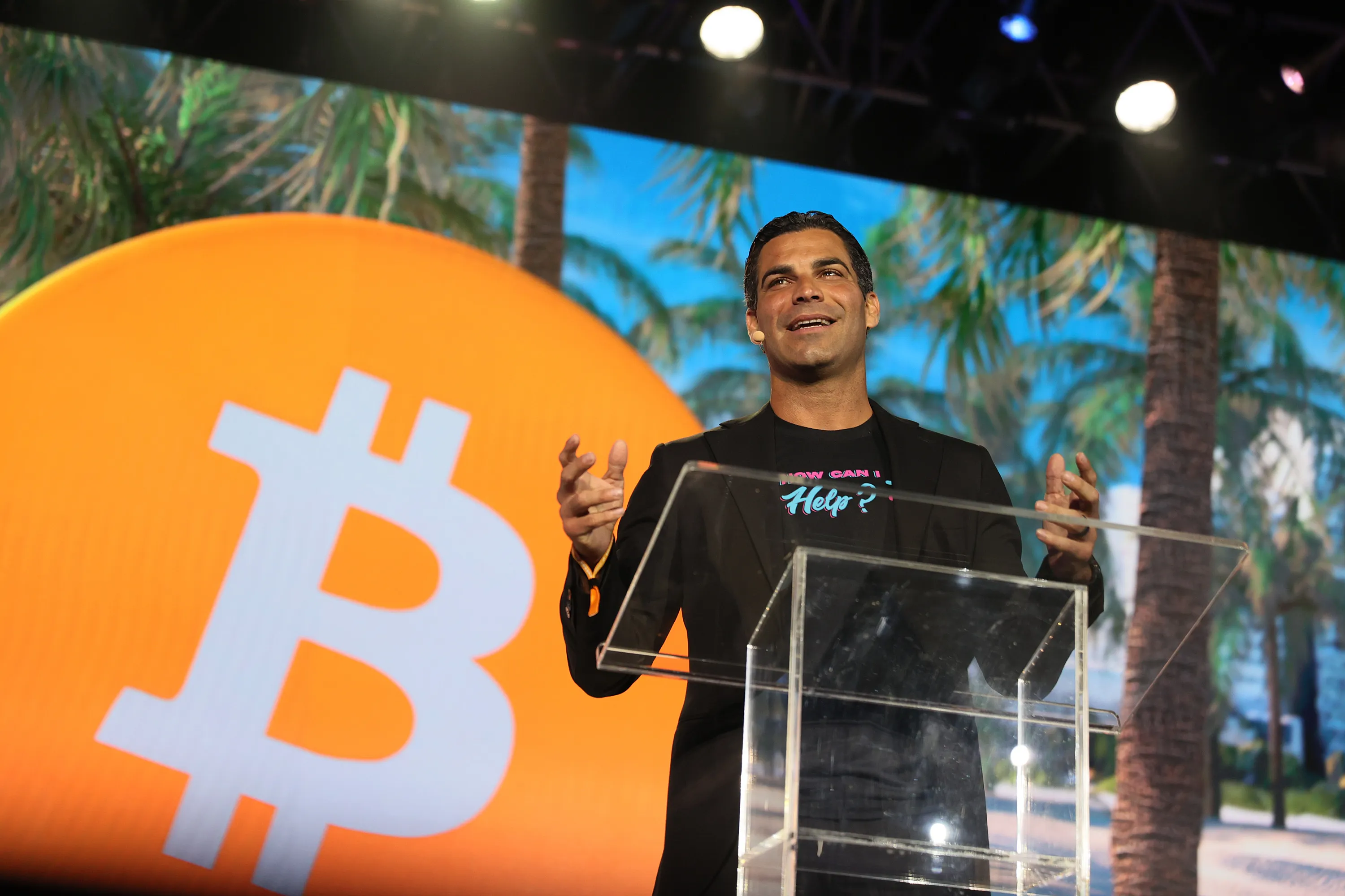Miami Mayor Francis Suarez Got Crypto Rich While Voters Got Crushed by FTX  - Bloomberg