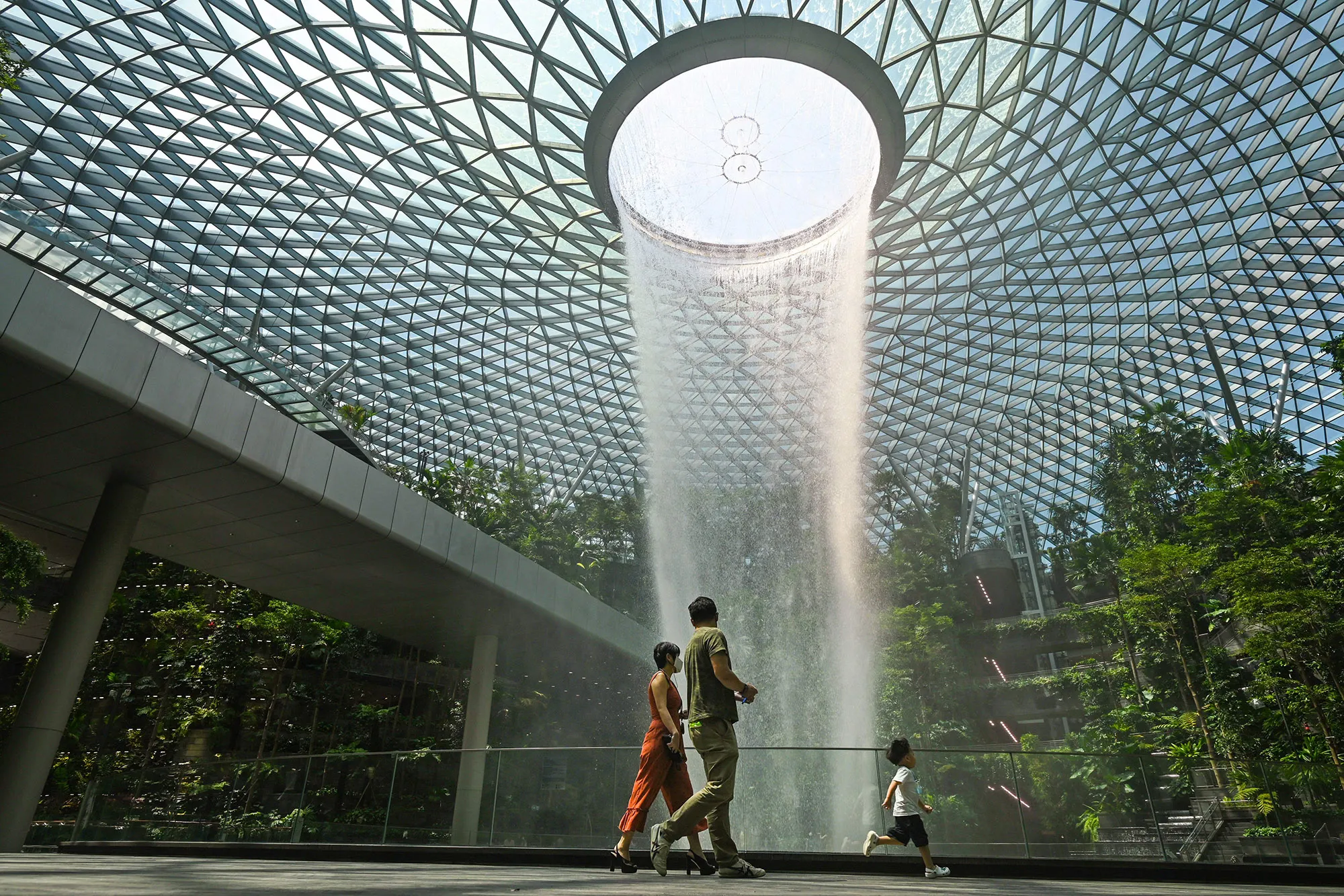 Singapore needn’t&nbsp;worry whether anyone would want its paperless cash. Just the opposite.