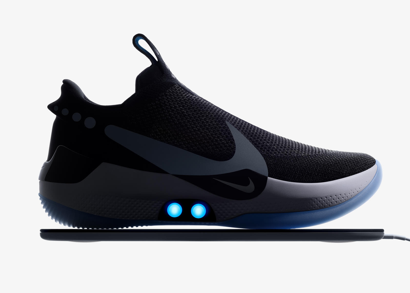 Continuo Limpiamente templado Nike New Smart Sneaker Adept to Track Real-Time Sport Performance -  Bloomberg