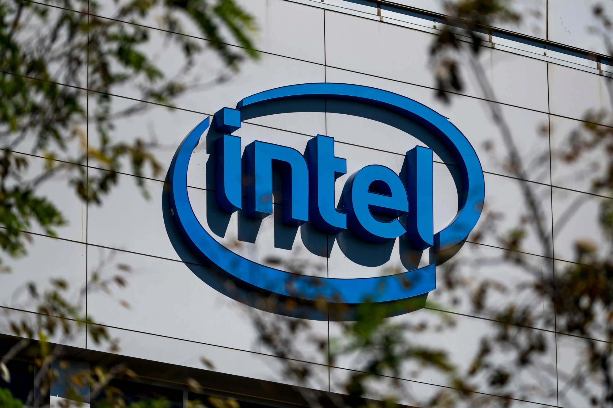 Image associated with story "Intel Plunges After PC Slump and Supply Snags Hurt Outlook"