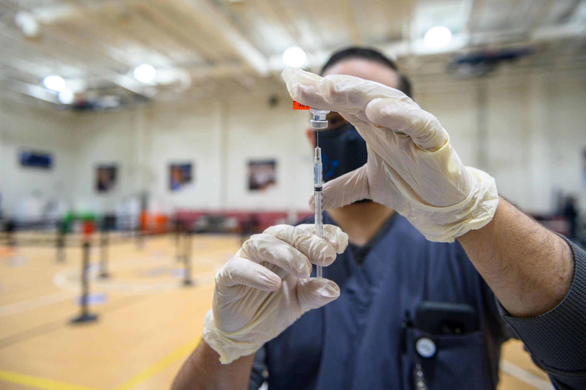 Le Centre Médical Holy Name Administre Le Vaccin Covid-19 Au Groupe 1B