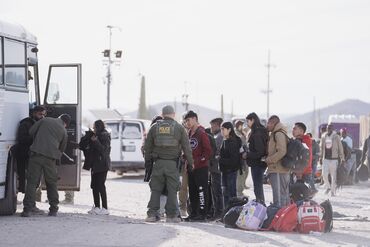 Arizona Border Crossing Closes After Surge Of Migrants