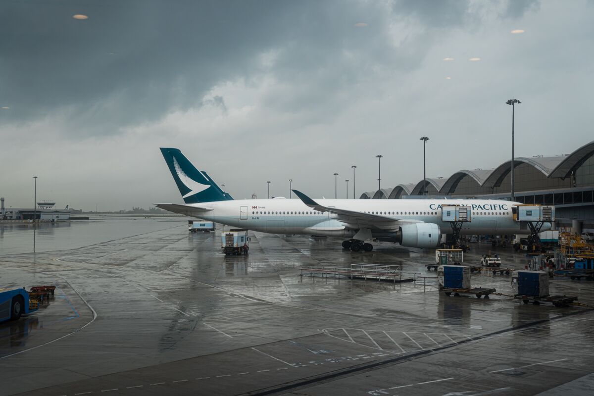 Cathay Pacific Shares Fall Nearly 10% on Fare, Cargo Concerns