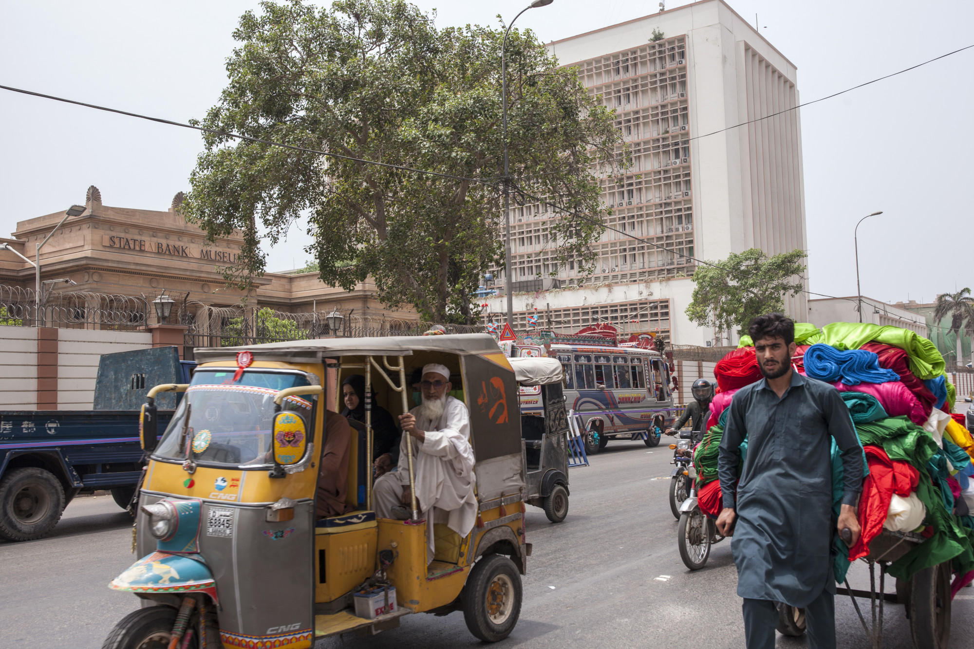 work-from-home-to-save-fuel-pakistan-s-central-bank-tells-staff