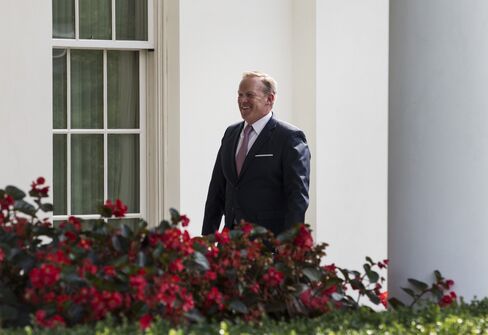 米報道官を辞任したスパイサー氏