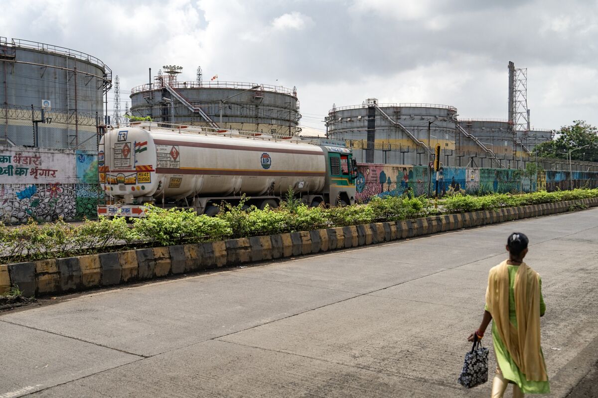 bloomberg.com - Rakesh Sharma - Donald Trump Just Made India's Oil Balancing Act Even Trickier