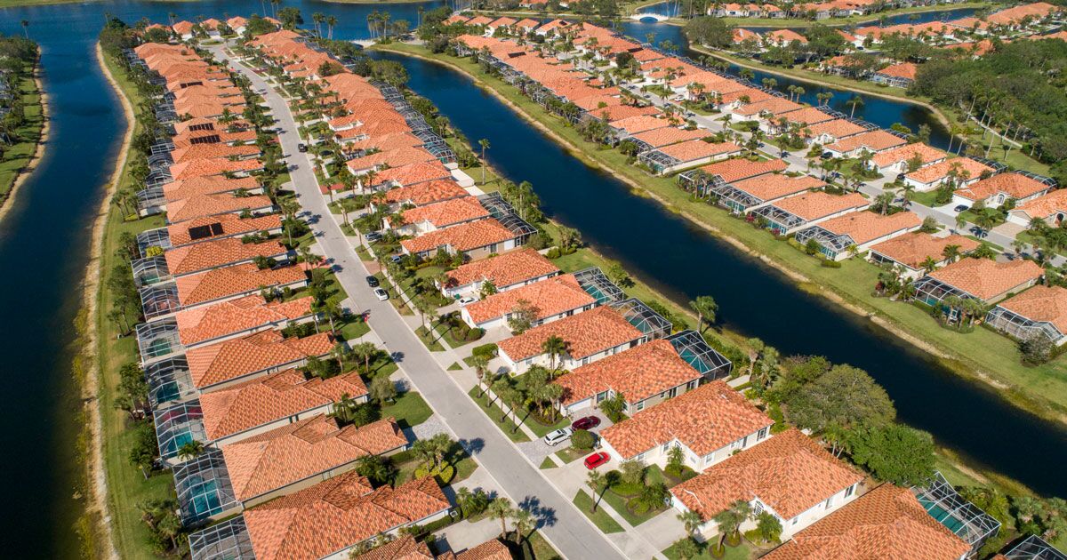 Naples%2C+Florida%3A+Man+Arrested+for+Unlawfully+Watering+Lawn+During+Water+Crisis