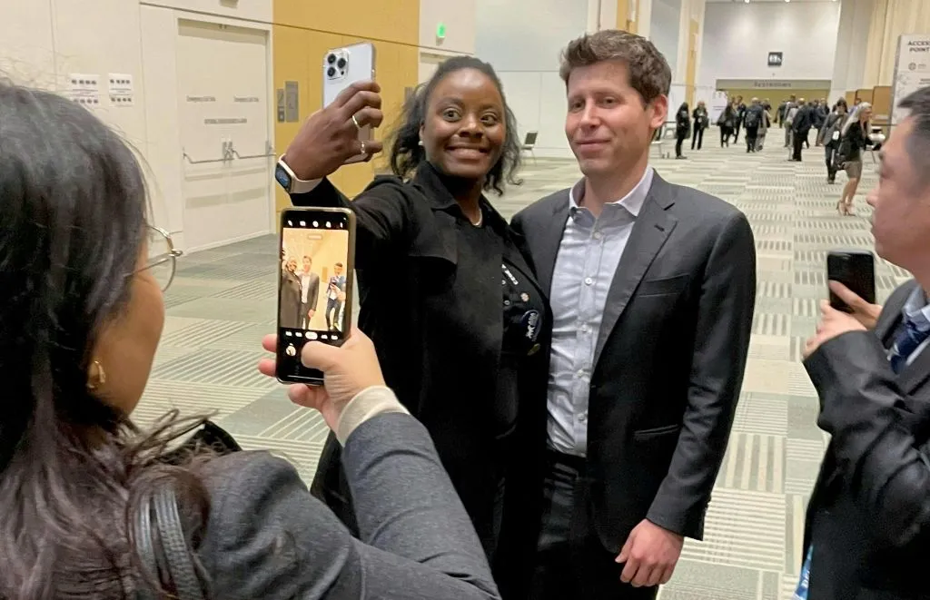 OpenAI co-founder Sam Altman&nbsp;takes photos with attendees during the Asia-Pacific Economic Cooperation&nbsp;Leaders' Week in San Francisco&nbsp;on Nov.&nbsp;16.&nbsp;