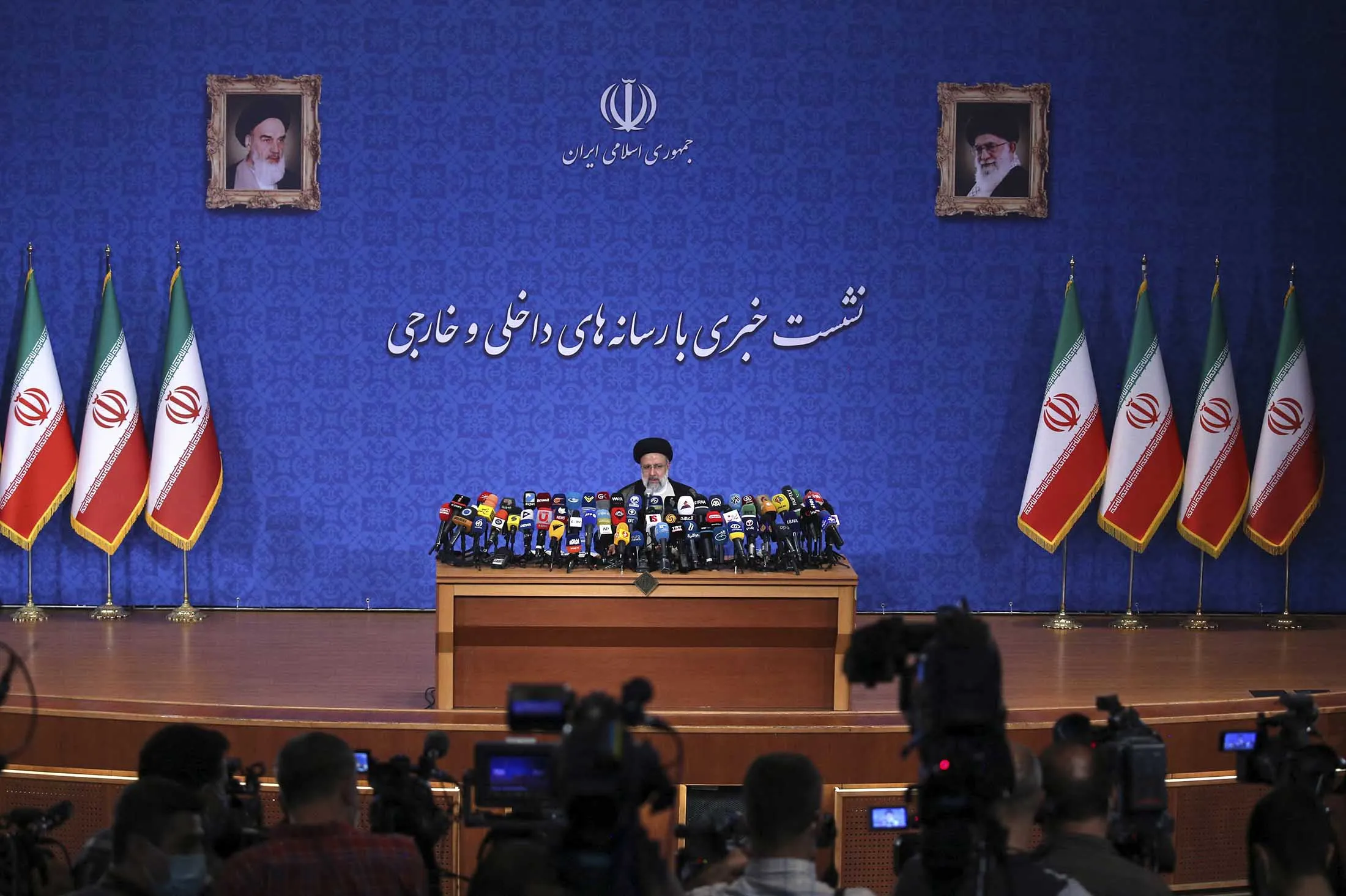 TOPSHOT-IRAN-POLITICS-RAISI-VOTE