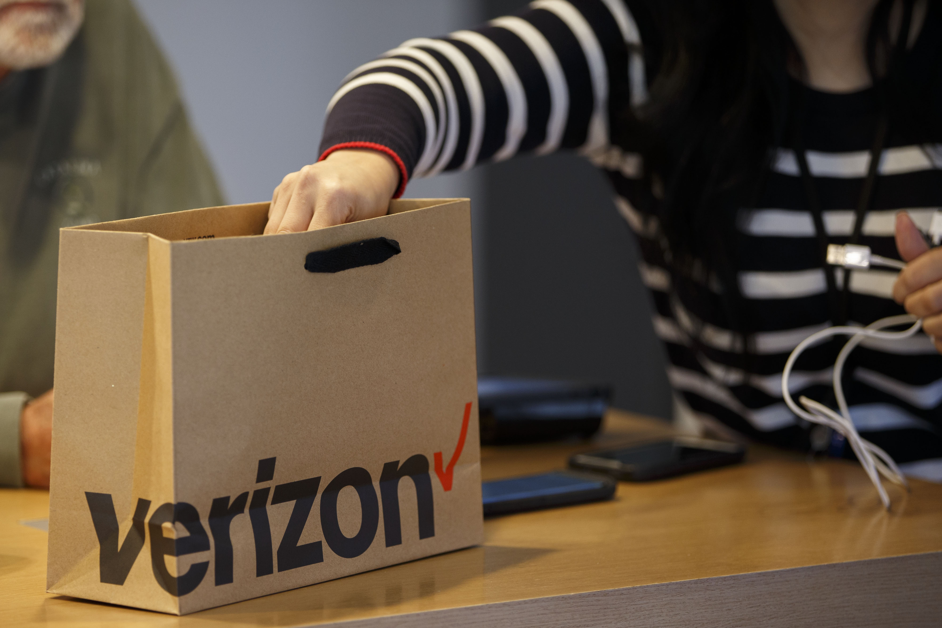 Verizon Sees FourthQuarter Severance Charge 1.8 Bln2.1 Bln Bloomberg