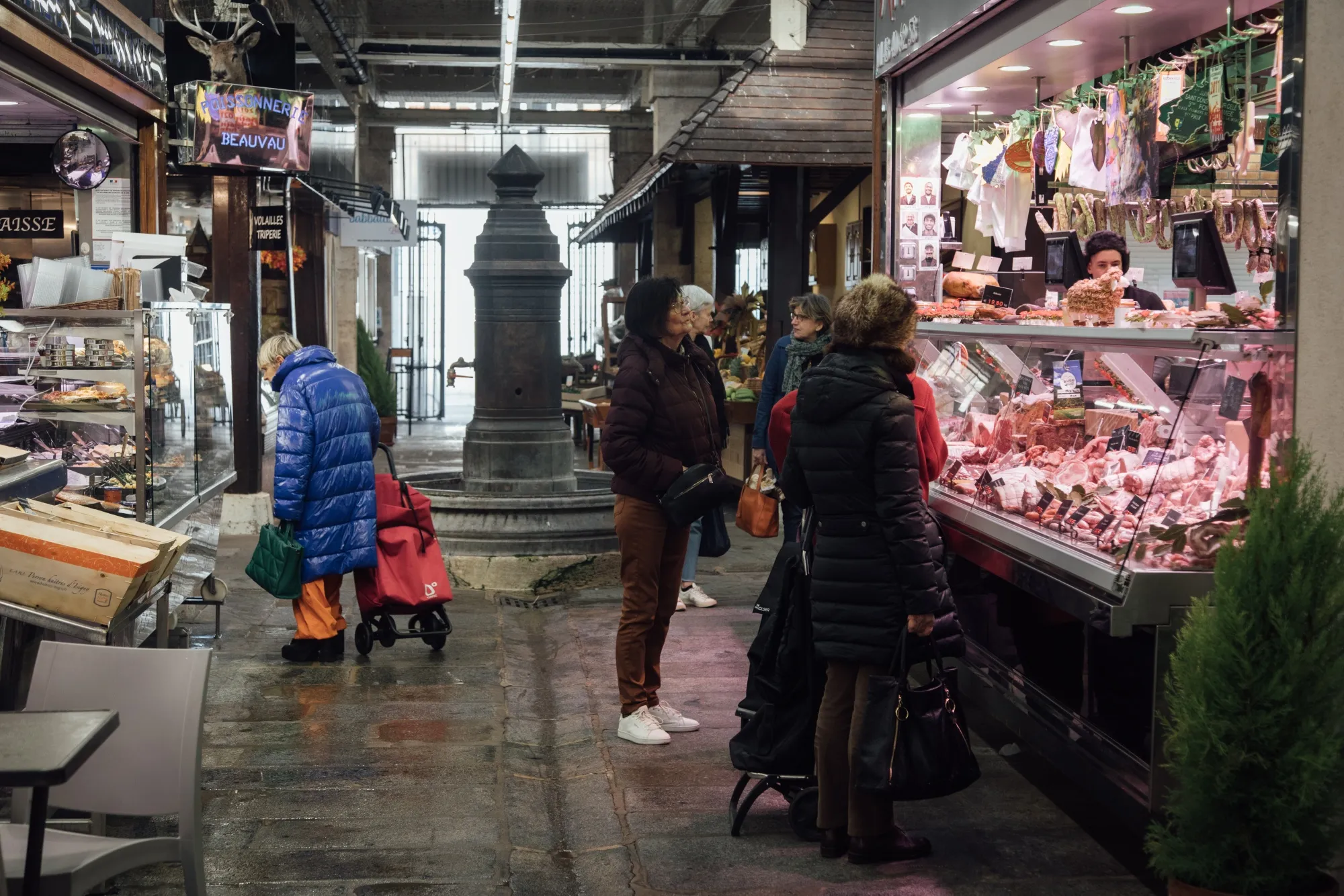 French consumer prices rose 0.9% from a year ago in March.