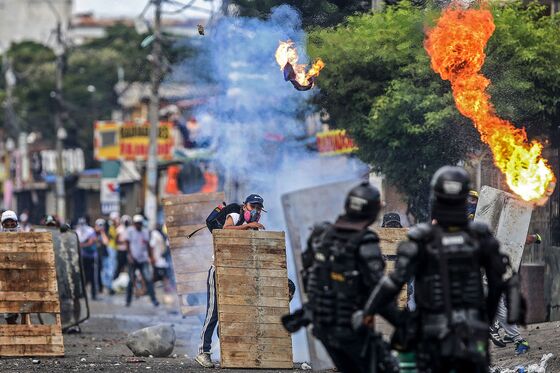 Colombian Finance Chief Quits After Days of Violent Protests