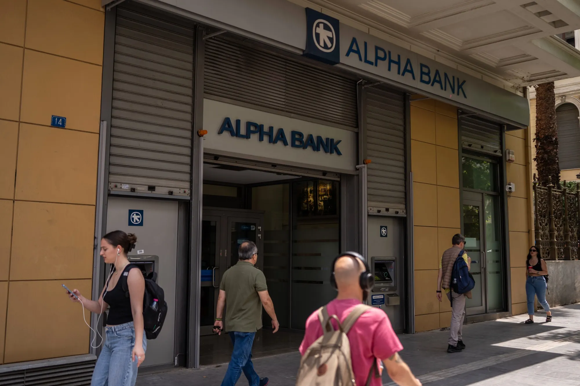 UniCredit-Backed Alpha Bank Plans SRT on €1.2 Billion of Loans - Bloomberg