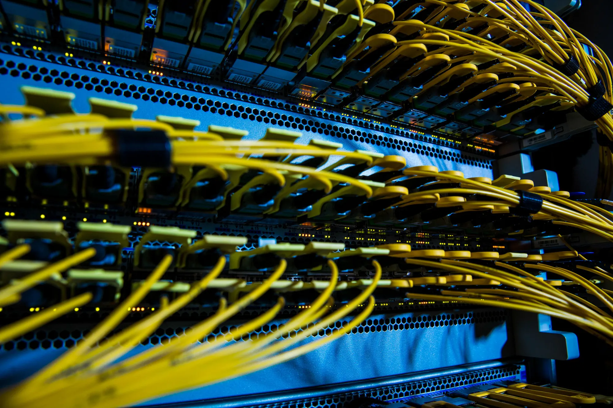 Bitcoin Mining Firm Canaan Ends Trading Debut Flat After IPO - Bloomberg