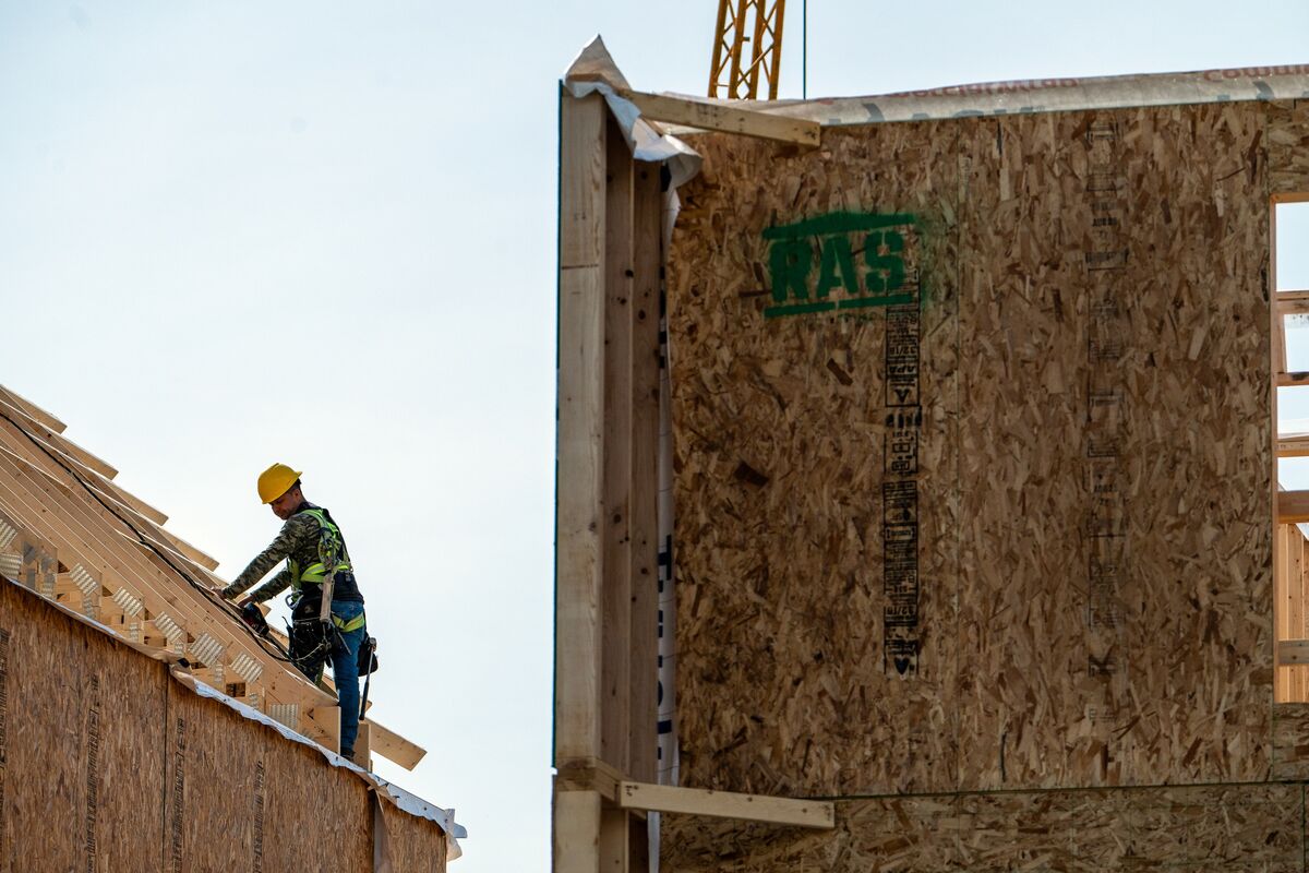 Canada’s Carney Urged to End Foreign Homebuyer Ban to Boost Supply