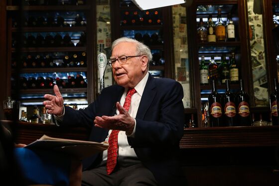 Buffett Urges Congress to Extend PPP to Help Small Businesses