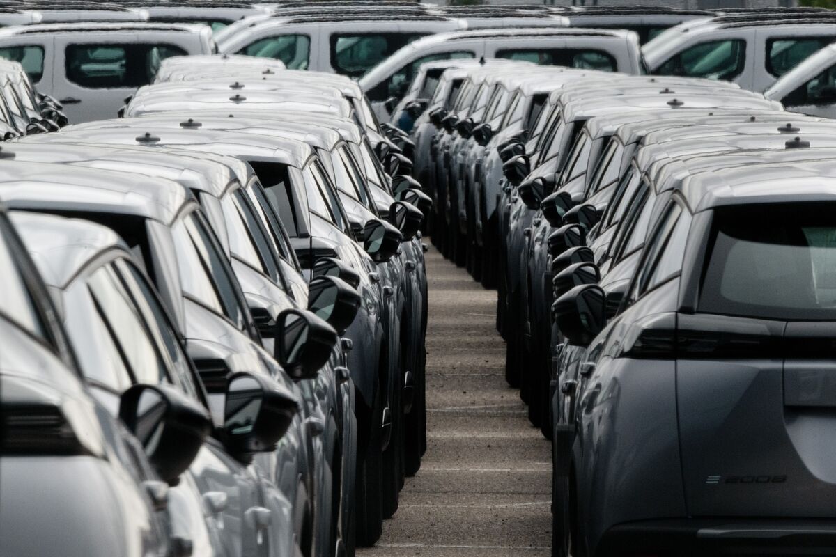 Stellantis Q3 Revenue €37.2B, Warns One‑Off Charges