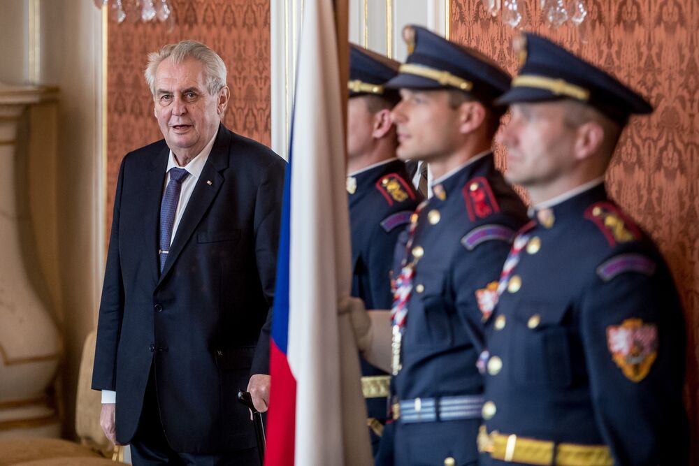 Pro-Russia Czech president will face pro-Europe challenger in runoff (bloomberg.com)