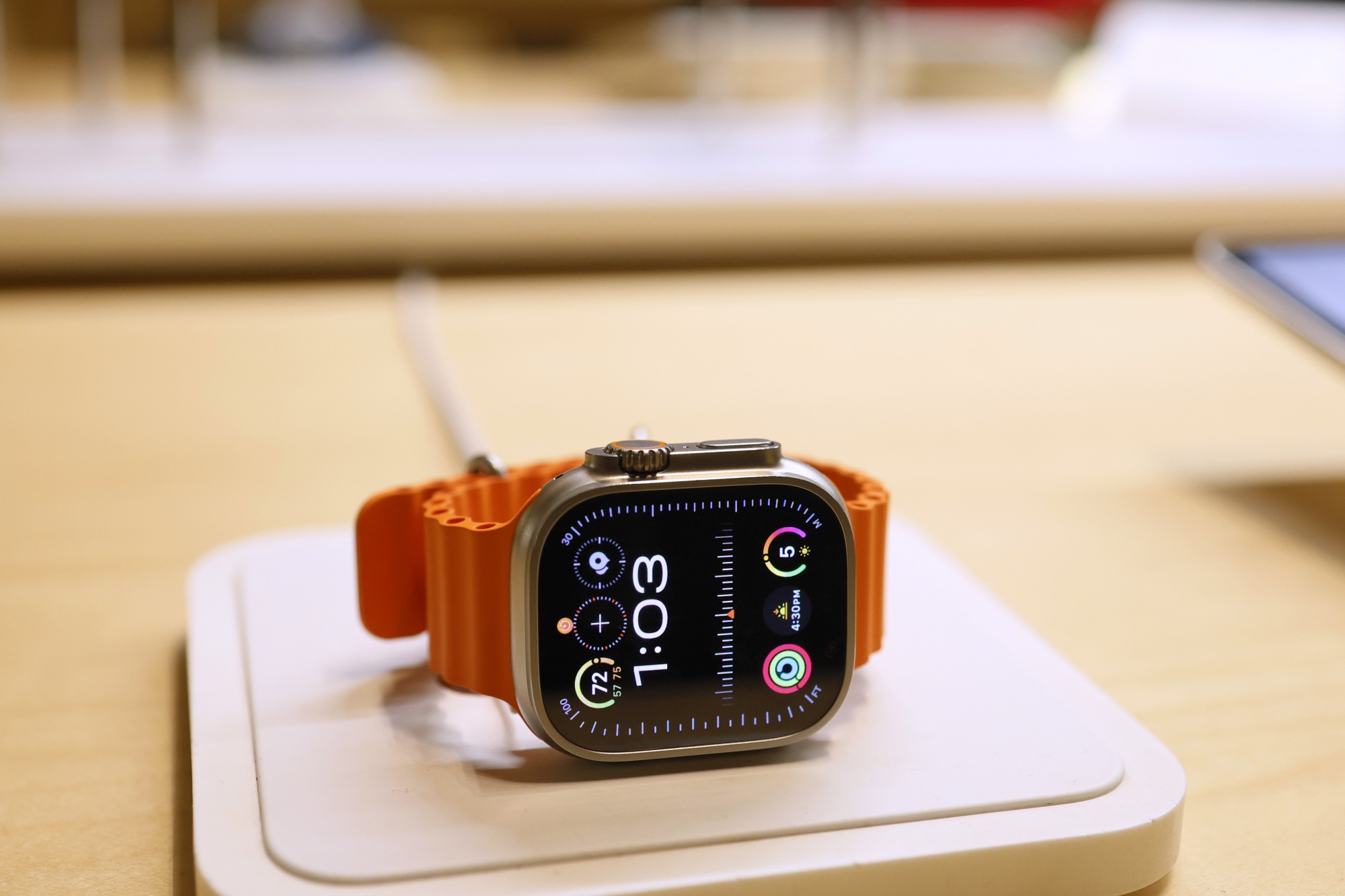 Apple Watch Ban Is the Last Thing Tim Cook Needs This Year - Bloomberg