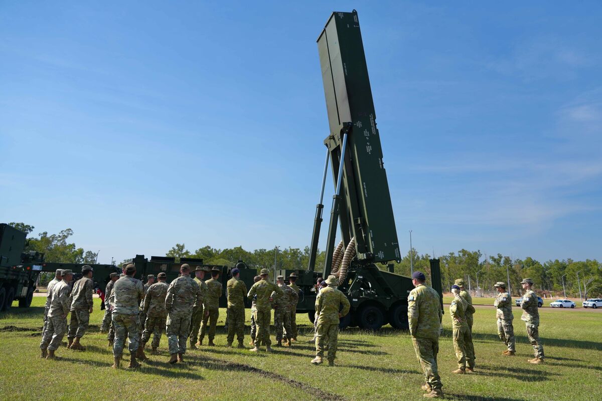 US Army Says It’s On Track to Deploy First US Hypersonic Weapon - Bloomberg